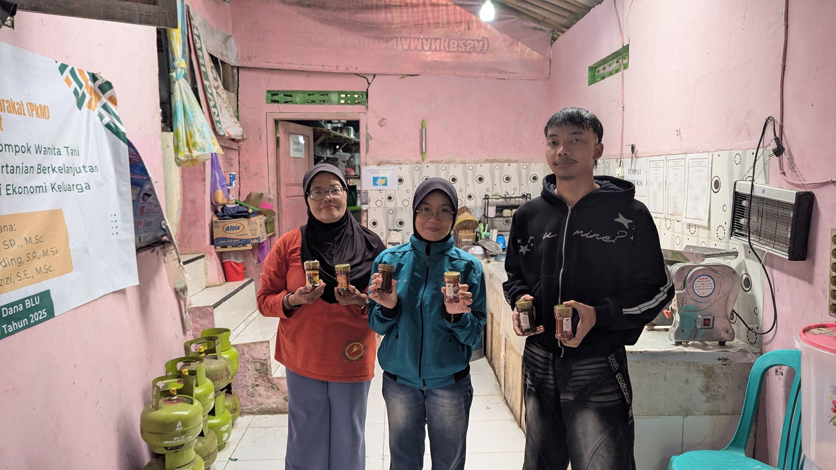 Pedas Nikmat Berstandar Halal: Sambal Jeger Karya Ibu Sri Asal Rakit Banjarnegara Sukses Daftarkan Sertifikasi Bersama CoFarm